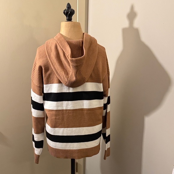 Design History Tan and White Knit Hoodie - Picture 5 of 7